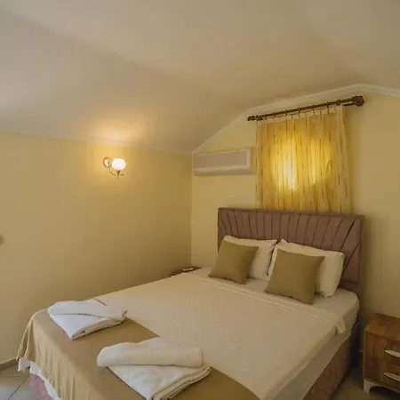 Villa çalış'ta Denize Sıfır 8 Kişilik Pearl 4 *