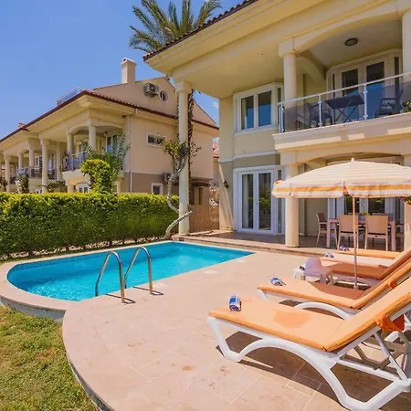 çalış'ta Denize Sıfır 8 Kişilik Pearl 4 Villa