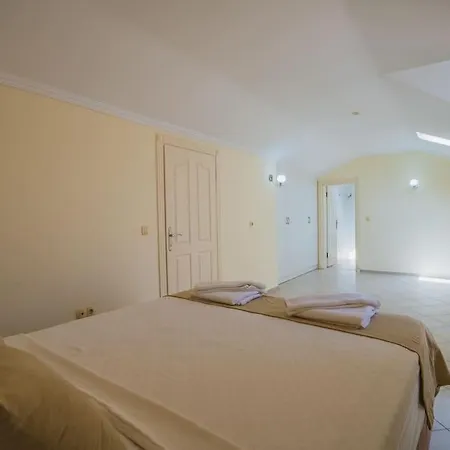 çalış'ta Denize Sıfır 8 Kişilik Pearl 4 * Fethiye