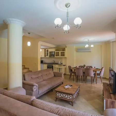 Calis'ta Denize Sifir 8 Kisilik Pearl 4 וילה פאטהיה