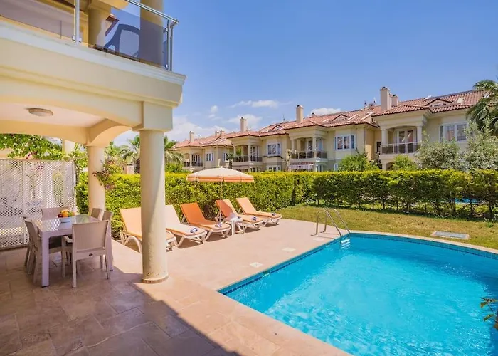 çalış'ta Denize Sıfır 8 Kişilik Pearl 4 Villa *