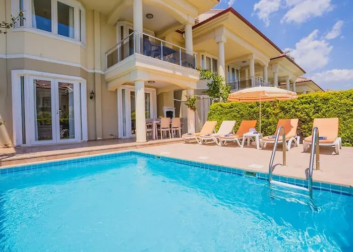 çalış'ta Denize Sıfır 8 Kişilik Pearl 4 Villa *