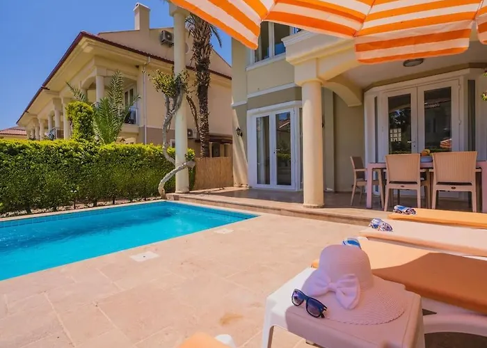 çalış'ta Denize Sıfır 8 Kişilik Pearl 4 Villa *