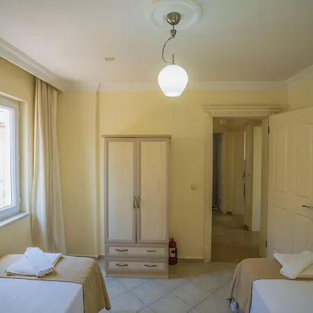 Calis'ta Denize Sifir 8 Kisilik Pearl 4 Φετιγιέ